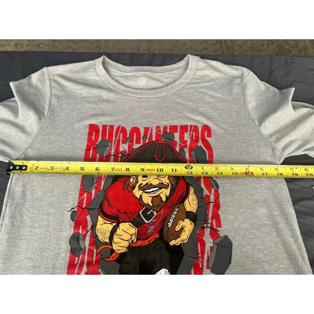 NFL Tampa Bay Buccaneers Kids XL 18/20 Gray Captain Fear Graphic T-Shirt NWT